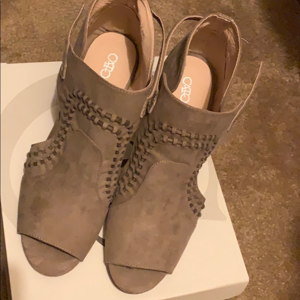 Heeled booties